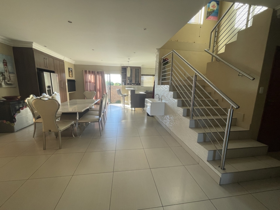 4 Bedroom Property for Sale in Heuwelsig Free State